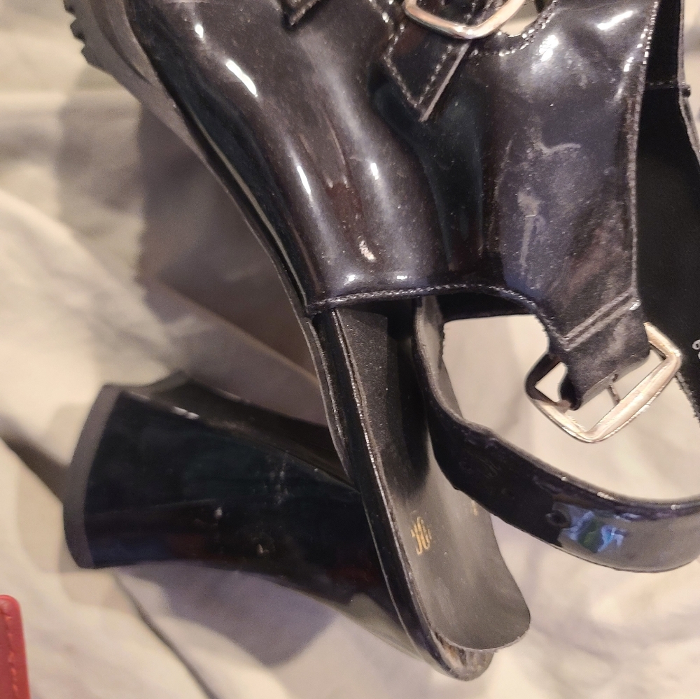 John fluevog vintage strap sandals.  Size 7. - Picture 4 of 8